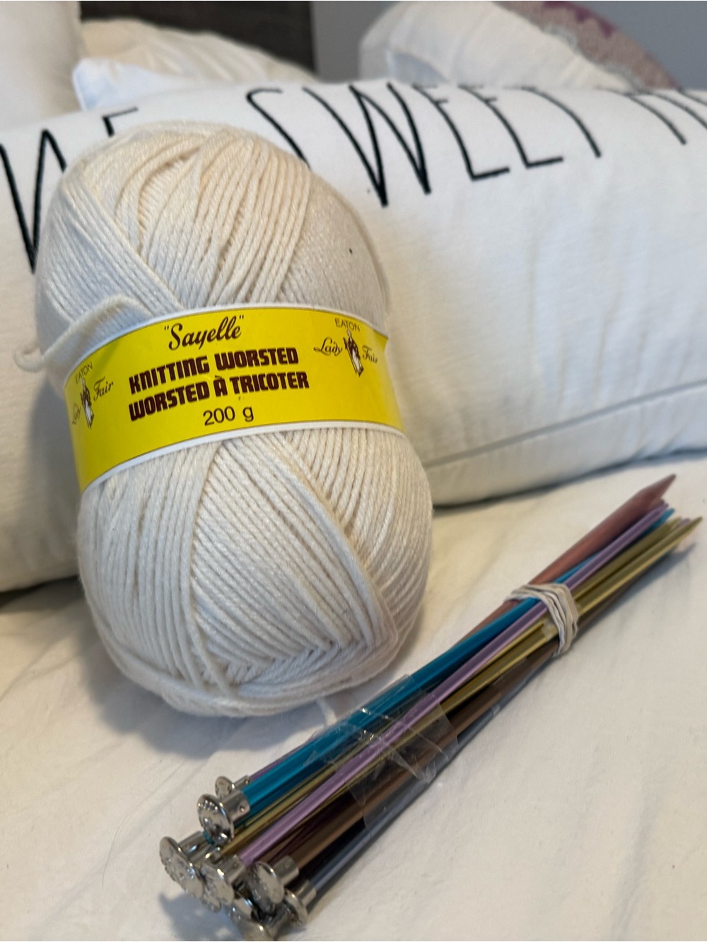 Vintage set Sayelle Knitting Yarn - Soft Cream Color and needles.